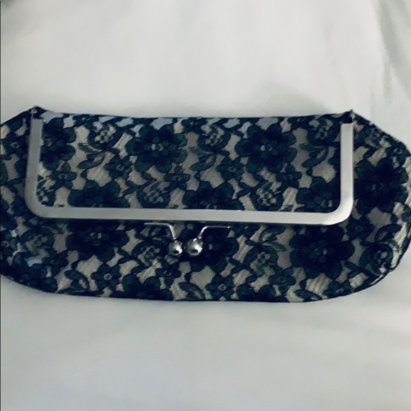 VINTAGE INSPIRED CLUTCH - Picture 2 of 6